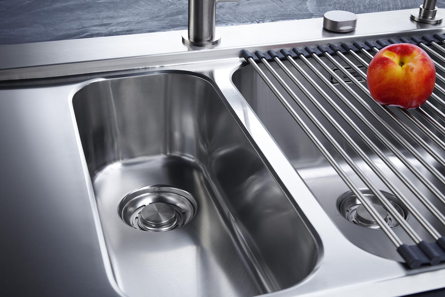 Inox spoelbak onderhouden, roestvrij staal spoeltafel onderhouden Franke