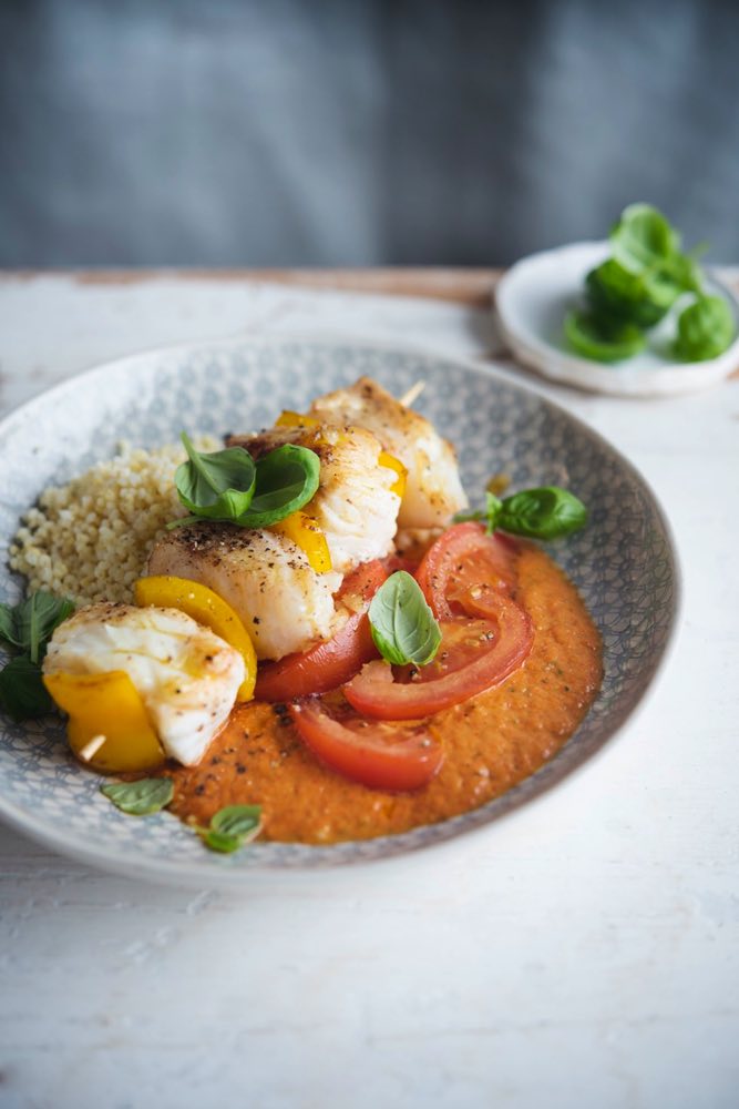 Visbrochettes met paprikasaus en gierst: Recept van Sandra Bekkari (Nooit meer diëten)